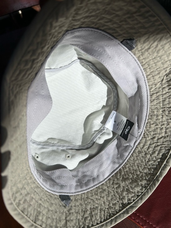 Outdoor Research cream floral embroidered bucket hat. 1 1/2” brim. Packable. - Picture 5 of 5